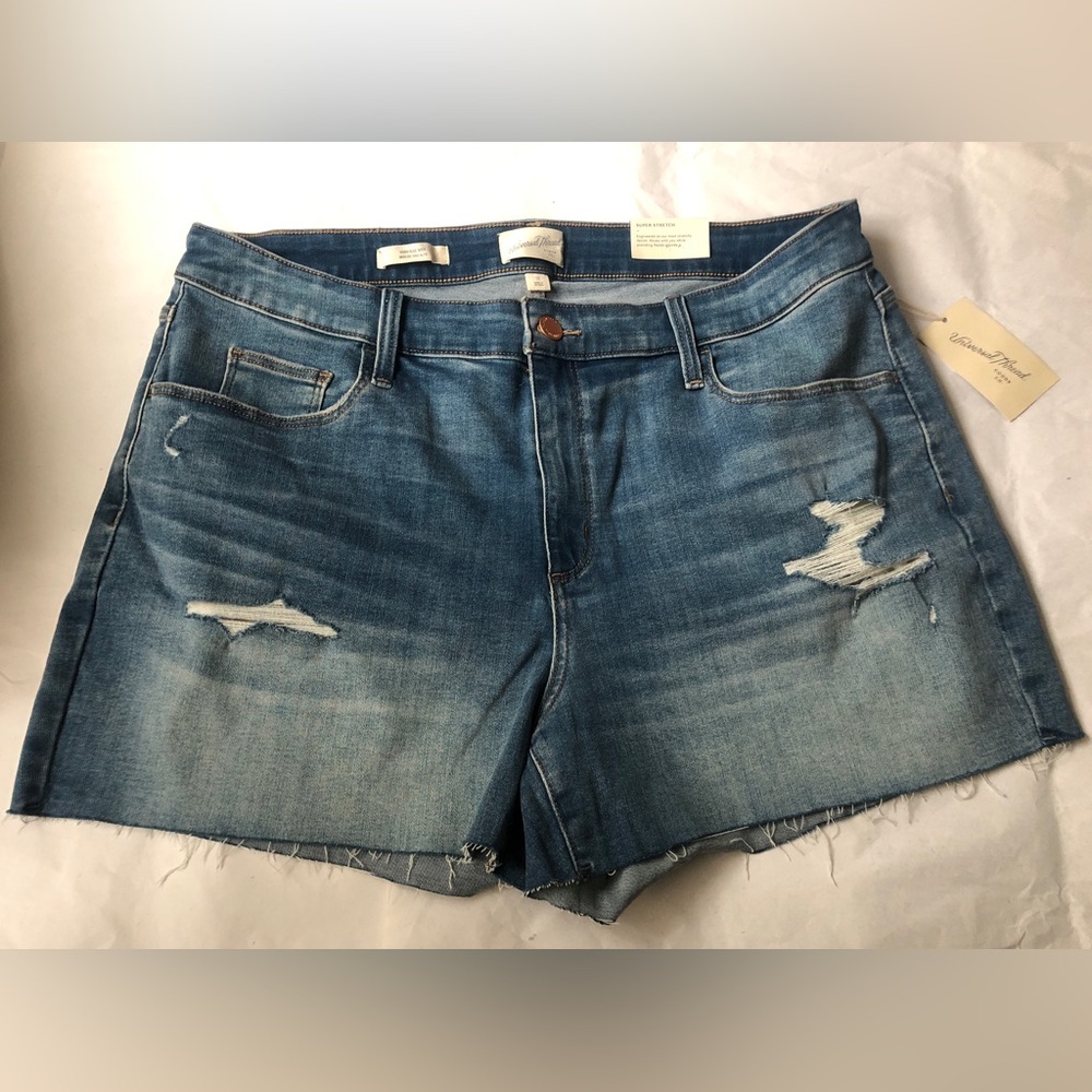 NWT Universal Threads High Rise Midi Shorts Plus Size 18 Raw Frayed Hem